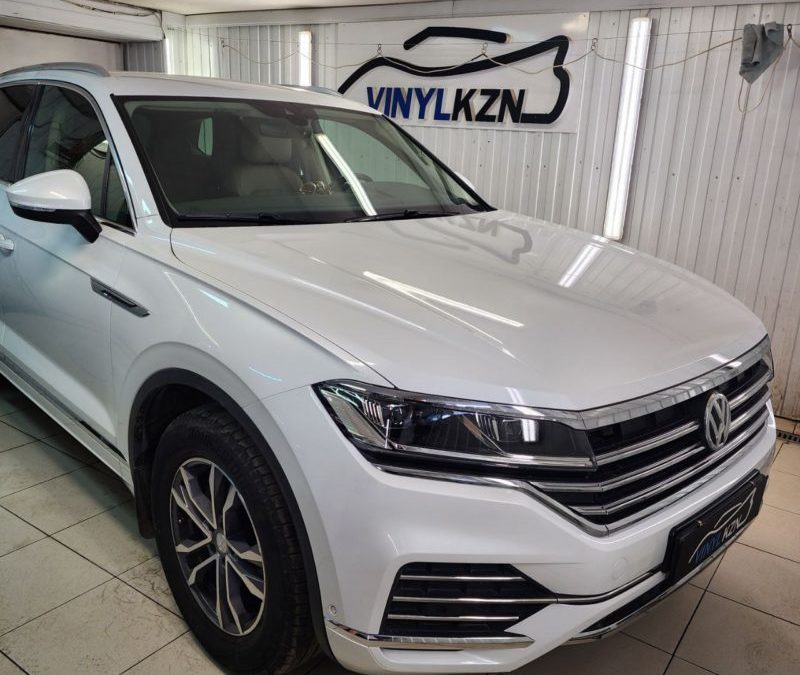 Volkswagen Touareg — комплексное бронирование кузова полиуретановой плёнкой, тонировка стекол