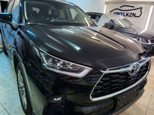 Toyota Highlander — комплексное бронирование кузова прозрачной полиуретановой плёнкой, установка защитной сетки и скрытой проводки регистратора