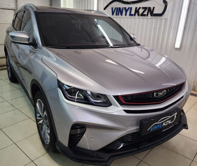 Geely Coolray — забронировали прозрачной полиуретановой плёнкой часть кузова и затонировали атермальной пленкой стекла