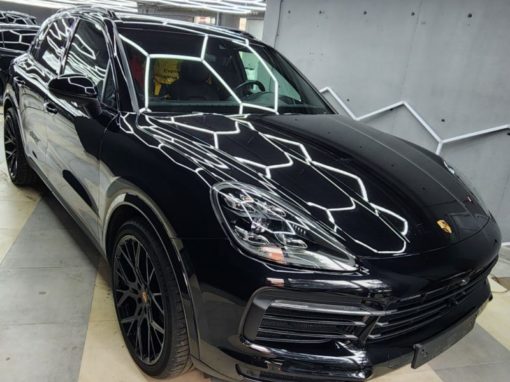 Porsche Cayenne — полировка всего кузова автомобиля с нанесением керамики в два слоя