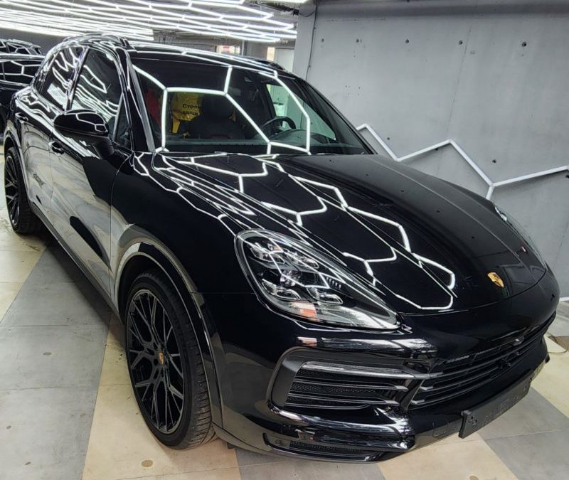 Porsche Cayenne — полировка всего кузова автомобиля с нанесением керамики в два слоя