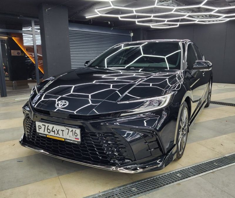 Toyota Camry — бронирование кузова пленкой, затонировали стекла пленкой Llumar