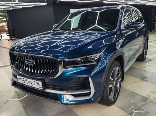Geely Monjaro — забронировали кузова, подключили видеорегистратор, забронировали монитор