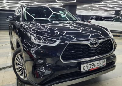 Toyota Highlander — бронирование прозрачной полиуретановой плёнкой передней части кузова и всех зон риска