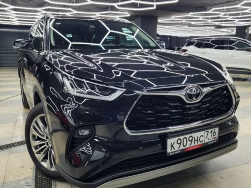 Toyota Highlander — бронирование прозрачной полиуретановой плёнкой передней части кузова и всех зон риска