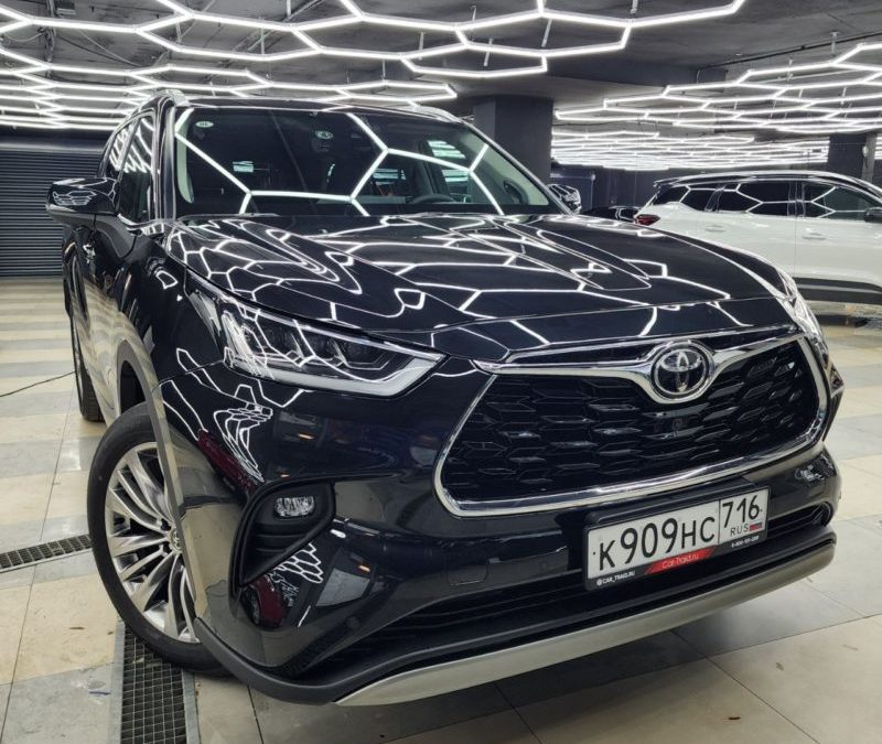 Toyota Highlander — бронирование прозрачной полиуретановой плёнкой передней части кузова и всех зон риска
