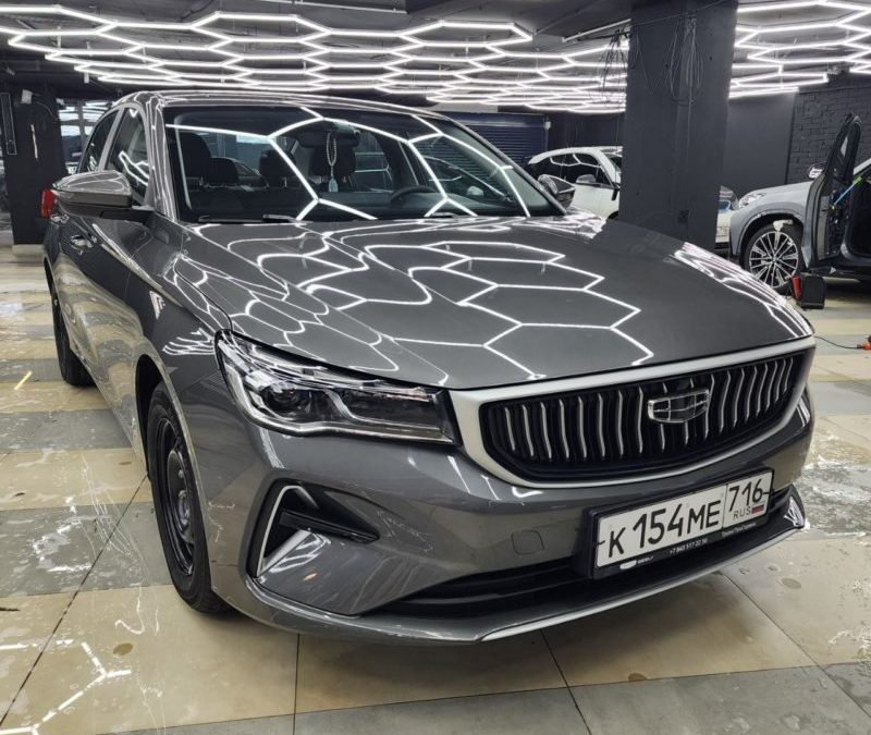Geely Emgrand — забронировали прозрачной полиуретановой плёнкой капот, часть крыши, пороги и под ручками