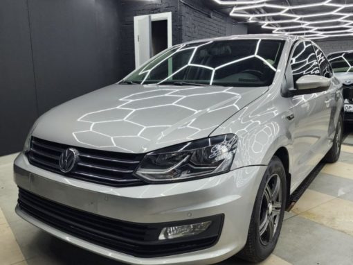 Volkswagen Polo — полировка кузова и нанесение керамики