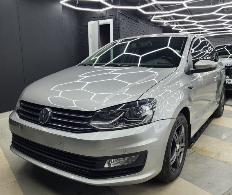 Volkswagen Polo — полировка кузова и нанесение керамики