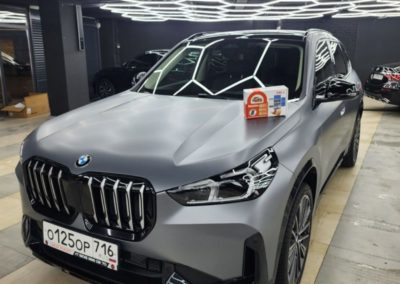 BMW X1 U12 — бронирование кузова матовой полиуретановой пленкой и целый комплекс услуг