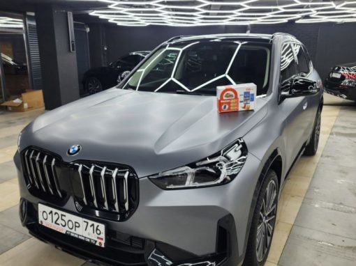 BMW X1 U12 — бронирование кузова матовой полиуретановой пленкой и целый комплекс услуг