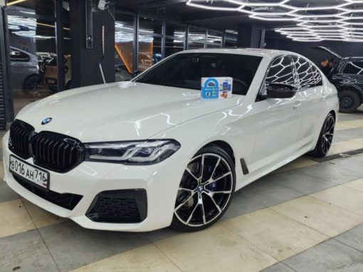 BMW 5 G30 — установили охранный комплекс с автозапуском и управлением с телефона StarLine S66