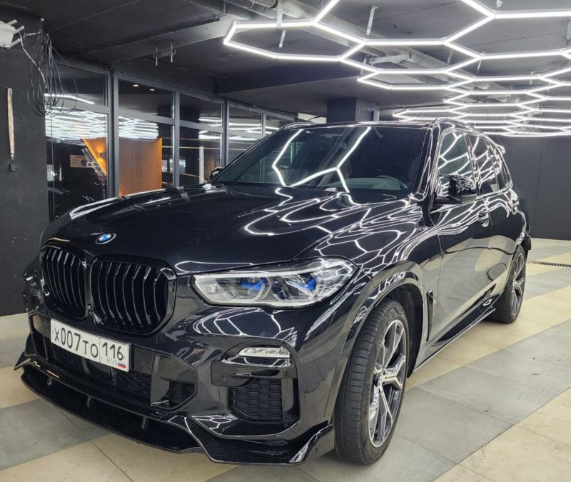 BMW X5 G05 — переклеили бампер и капот полиуретановой плёнкой
