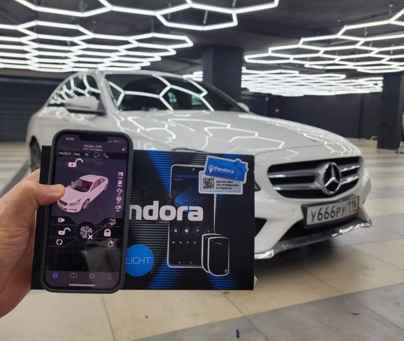 Mercedes C-class установили охранный комплекс с автозапуском Pandora VX 4G.