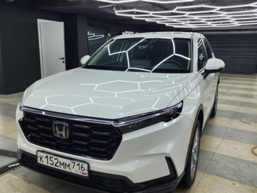 Honda CR-V — забронировали полиуретановой плёнкой кузов автомобиля и лобовое стекло