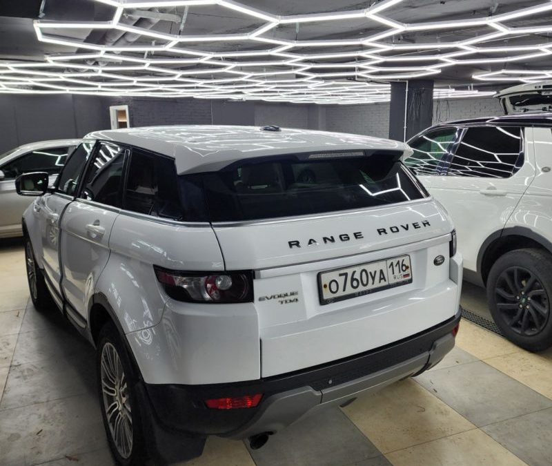 Range Rover Evoque — установили электропривод крышки багажника