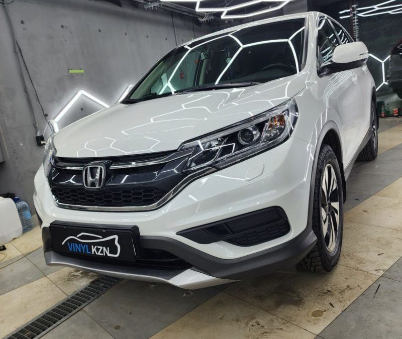 Honda CR-V — забронировали прозрачной полиуретановой плёнкой капот, фары и бампер