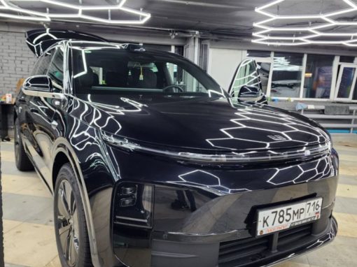 Установили доводчиков дверей на автомобиль Lixiang L6