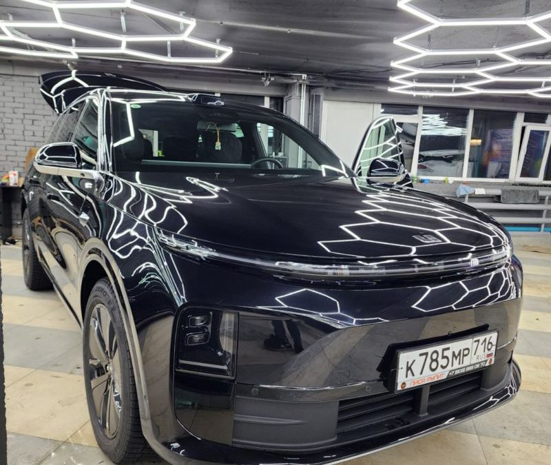 Установили доводчиков дверей на автомобиль Lixiang L6