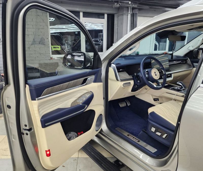 Tank 500 — установили доводчики дверей и бронирование фар