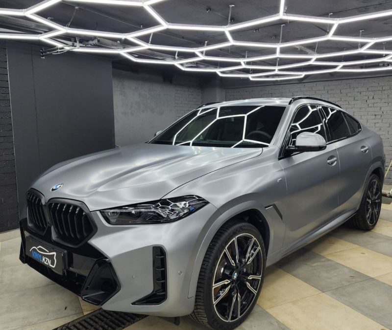 BMW X6 — забронировали кузов прозрачной матовой полиуретановой плёнкой с эффектом сатина