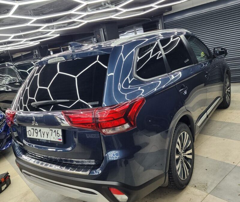 Mitsubishi Outlander — установили электропривод крышки багажника