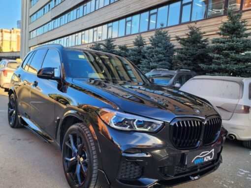 BMW X5 — сделали лёгкую полировку и нанесли два слоя керамики