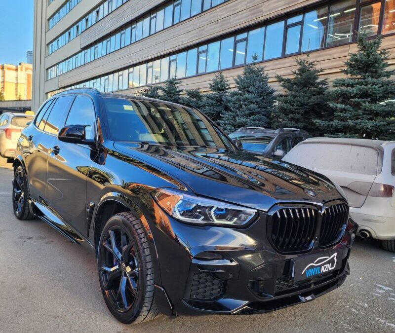 BMW X5 — сделали лёгкую полировку и нанесли два слоя керамики