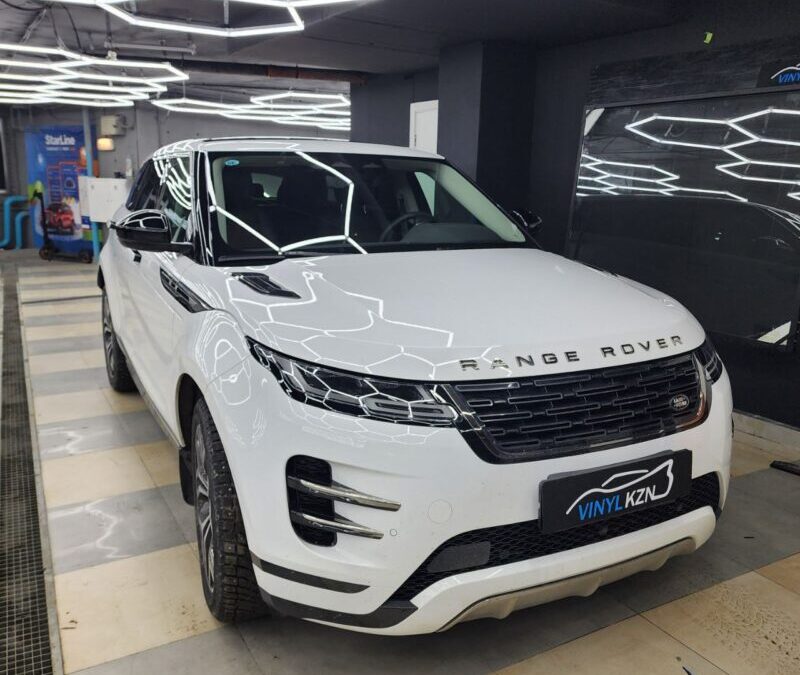 Range Rover Evoque — бронирование полиуретановой плёнкой передних фар, лобового и панорамы