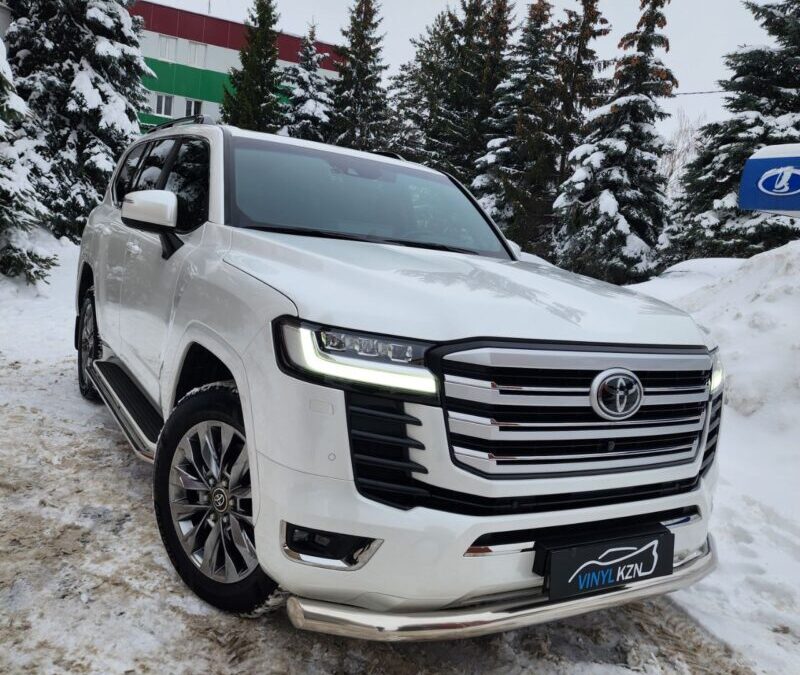 Toyota Land Cruiser 300 — чистка пленки на кузове и нанесение антидождя