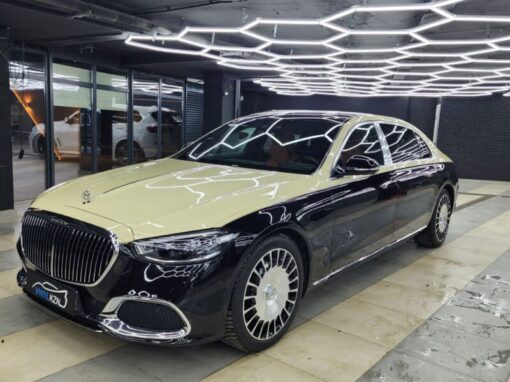 Mercedes Benz Maybach Z223 — оклеили весь кузов полиуретановой плёнкой в два цвета