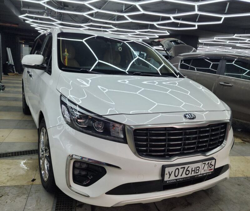 Kia Carnival — бронирование прозрачной полиуретановой пленкой