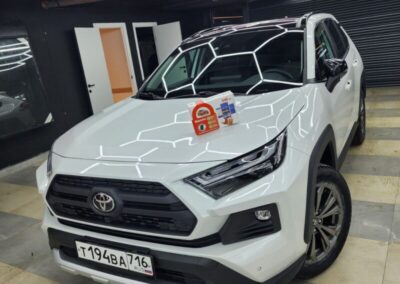 Toyota Rav4 — бронирование прозрачной полиуретановой пленкой, тонировка, установка StarLine S96 GSM