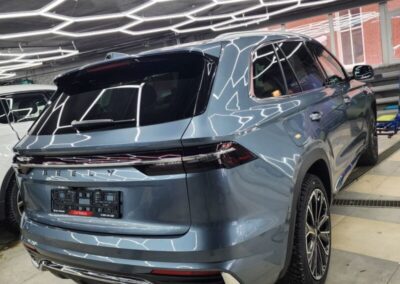 Geely Monjaro — комплексное бронирование кузова, мониторов, шумоизоляция четырёх дверей, установили защитную сетку