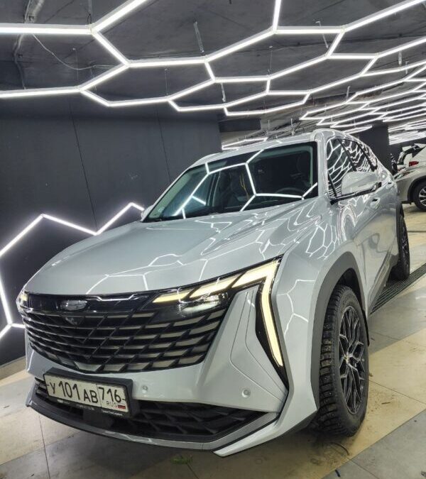 Выполнили ремонт вмятины без покраски Geely Atlas