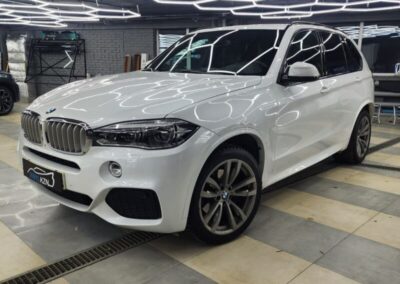 BMW X5 — демонтаж пленки, полировка кузова, химчистка салон