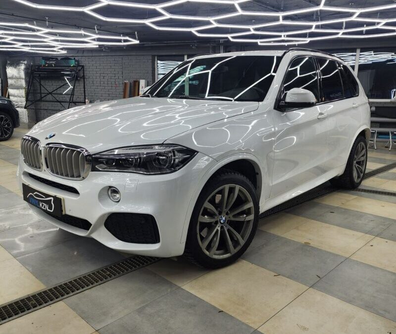 BMW X5 — демонтаж пленки, полировка кузова, химчистка салон