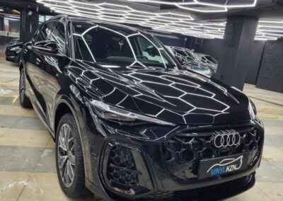 Audi Q5 — бронирование кузова и бронирование мониторов, установка защитной сетки