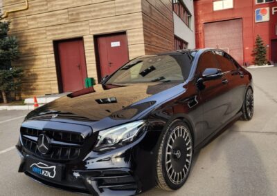 Mercedes‑Benz E‑Class — полировка кузова и нанесение керамики, тонировка стекол
