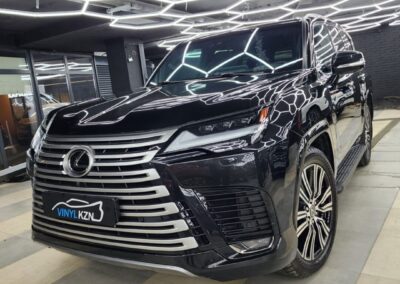 Бронирование полиуретановой пленкой кузова автомобиля Lexus LX