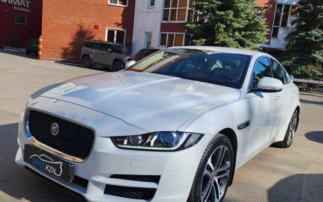 Jaguar XE — полировка кузова, нанесение 2 слоев керамики, химчистка слона