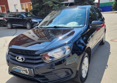 Lada Granta — полировка кузова и нанесение керамики, химчистка салона.