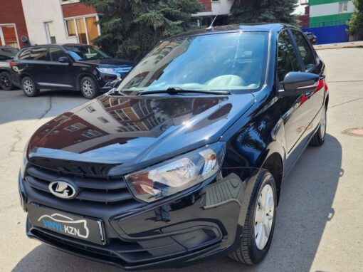 Lada Granta — полировка кузова и нанесение керамики, химчистка салона.