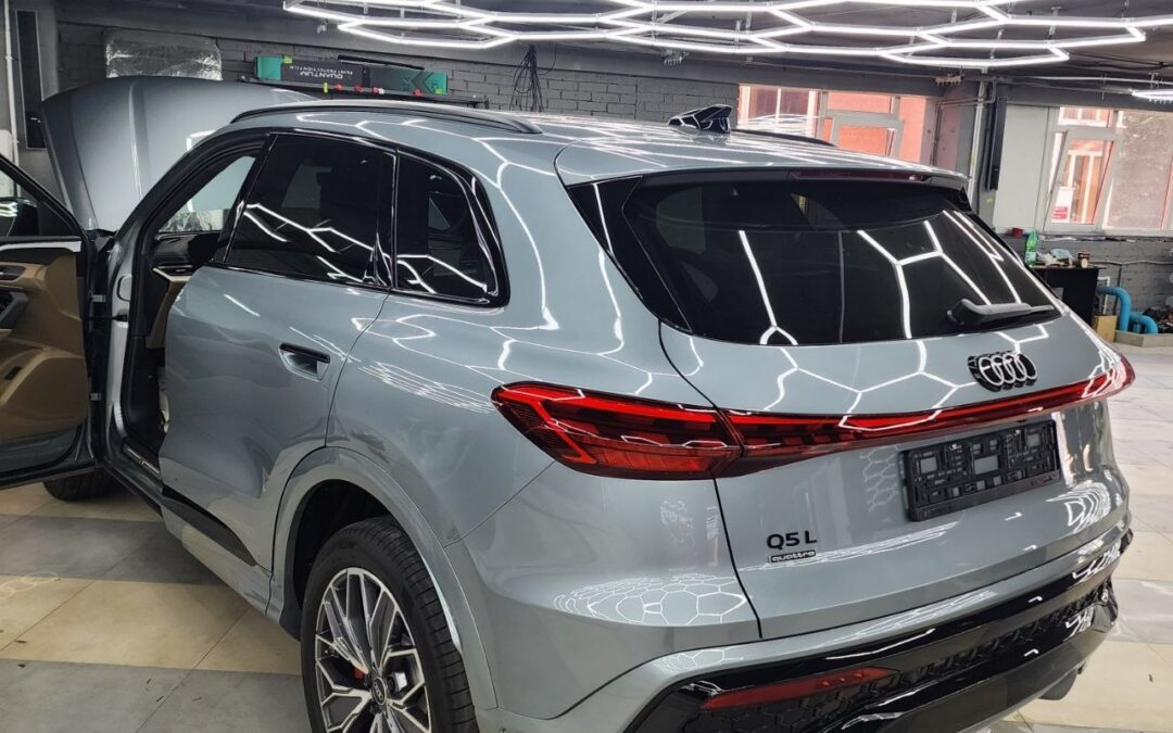 Audi Q5 — установили бесштыревые доводчики дверей