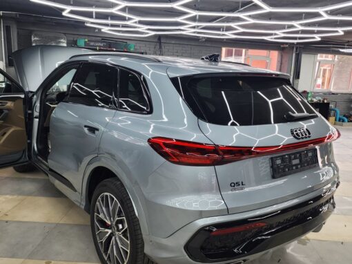Audi Q5 — установили бесштыревые доводчики дверей