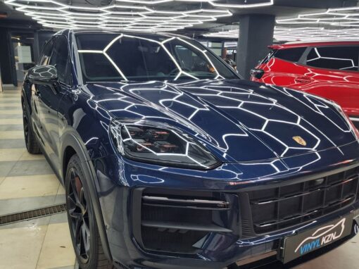 Porsche Cayenne- забронировали качественной полиуретановой плёнкой лобовое стекло.