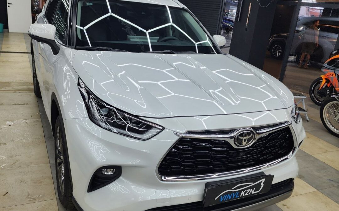 Toyota Highlander — комплексное бронирование кузова и монитора в салоне