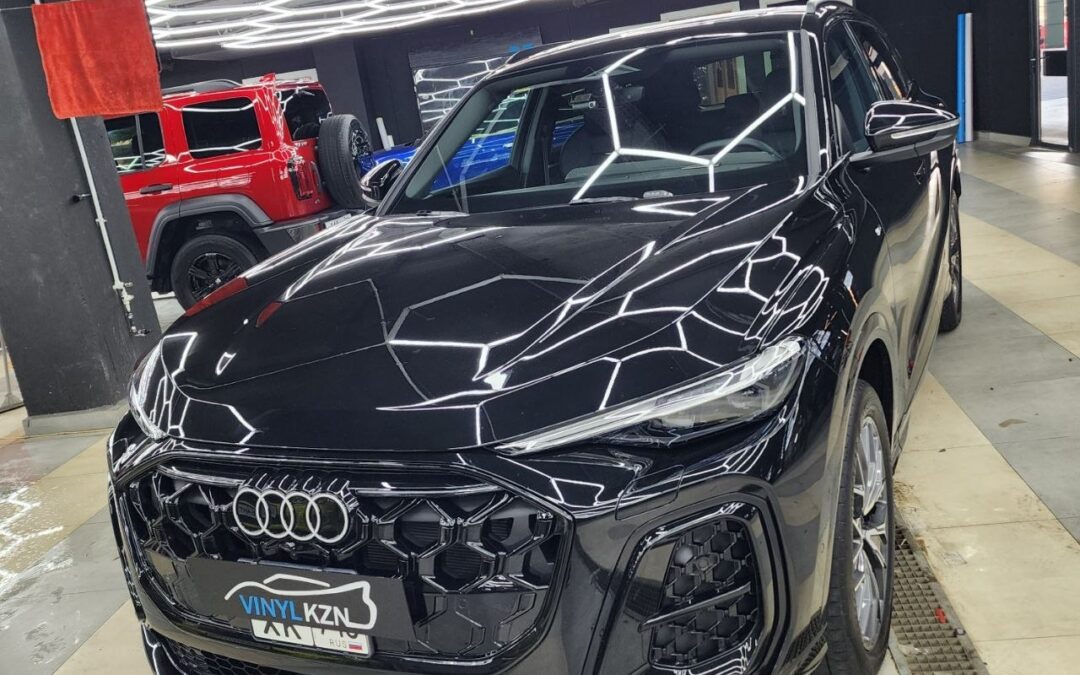 Audi Q5 — установили бесштыревые доводчики дверей, бронирование мониторов, тонировка