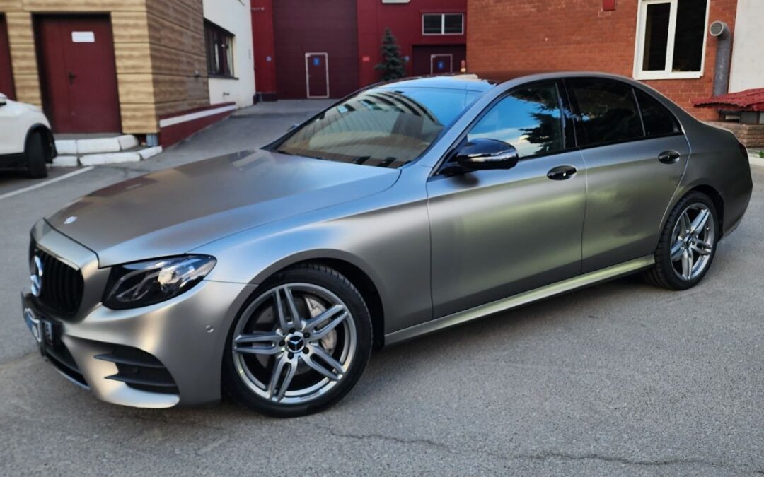 Mercedes E class W213 — оклейка автомобиля полиуретановой плёнкой серого цвета