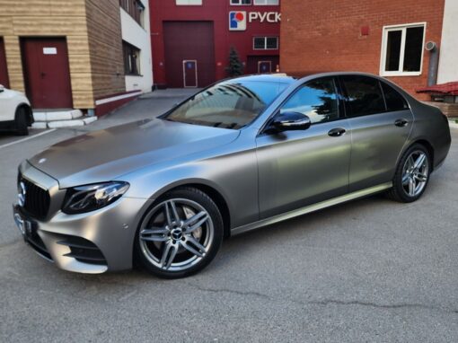 Mercedes E class W213 — оклейка автомобиля полиуретановой плёнкой серого цвета